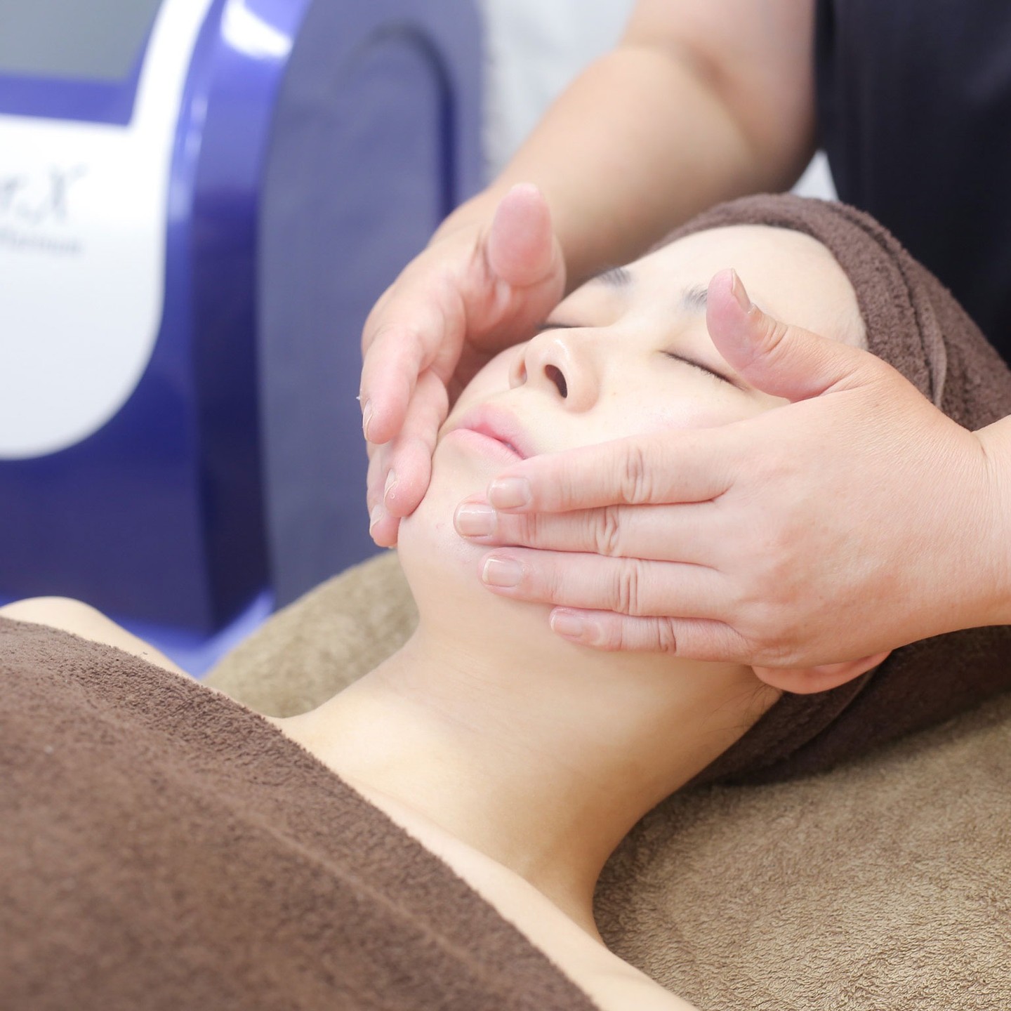 夏のお肌はストレスたくさん 汗やエアコンによる乾燥、マスクあ